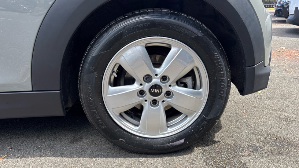MINI Hatchback 1.5 Cooper Classic 3dr [Comfort Pack] Petrol Hatchback - Image 29