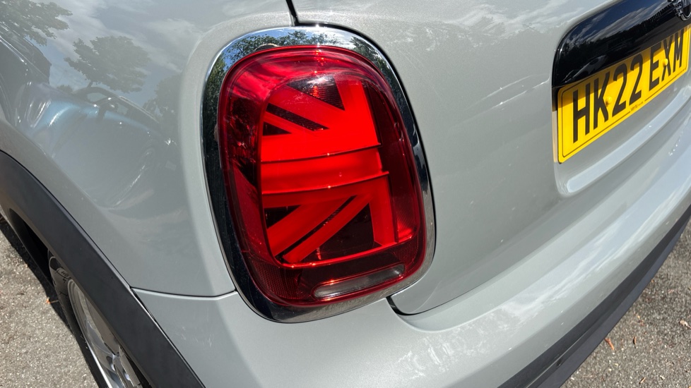 MINI Hatchback 1.5 Cooper Classic 3dr [Comfort Pack] Petrol Hatchback - Image 30