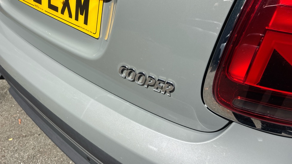 MINI Hatchback 1.5 Cooper Classic 3dr [Comfort Pack] Petrol Hatchback - Image 32