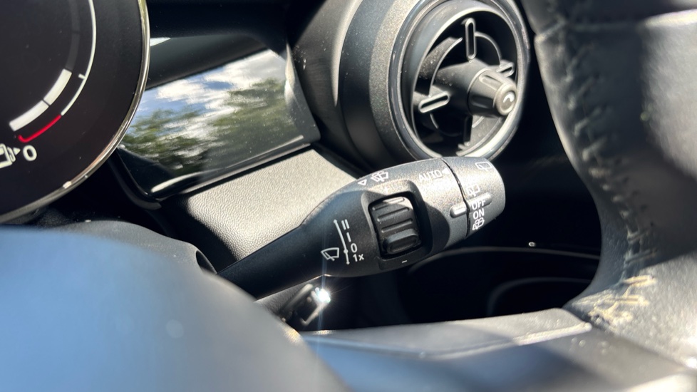 MINI Hatchback 1.5 Cooper Classic 3dr [Comfort Pack] Petrol Hatchback - Image 36