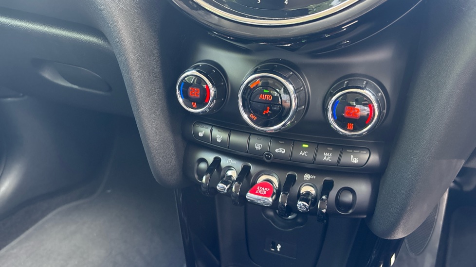 MINI Hatchback 1.5 Cooper Classic 3dr [Comfort Pack] Petrol Hatchback - Image 47