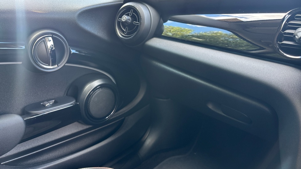 MINI Hatchback 1.5 Cooper Classic 3dr [Comfort Pack] Petrol Hatchback - Image 48