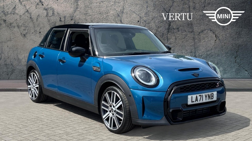 MINI Hatchback 2.0 Cooper S Exclusive 5dr [Comfort/Nav Pack] Petrol Hatchback - Image 1