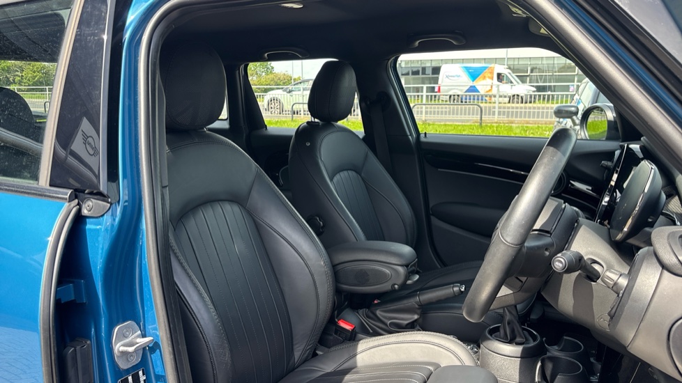 MINI Hatchback 2.0 Cooper S Exclusive 5dr [Comfort/Nav Pack] Petrol Hatchback - Image 11