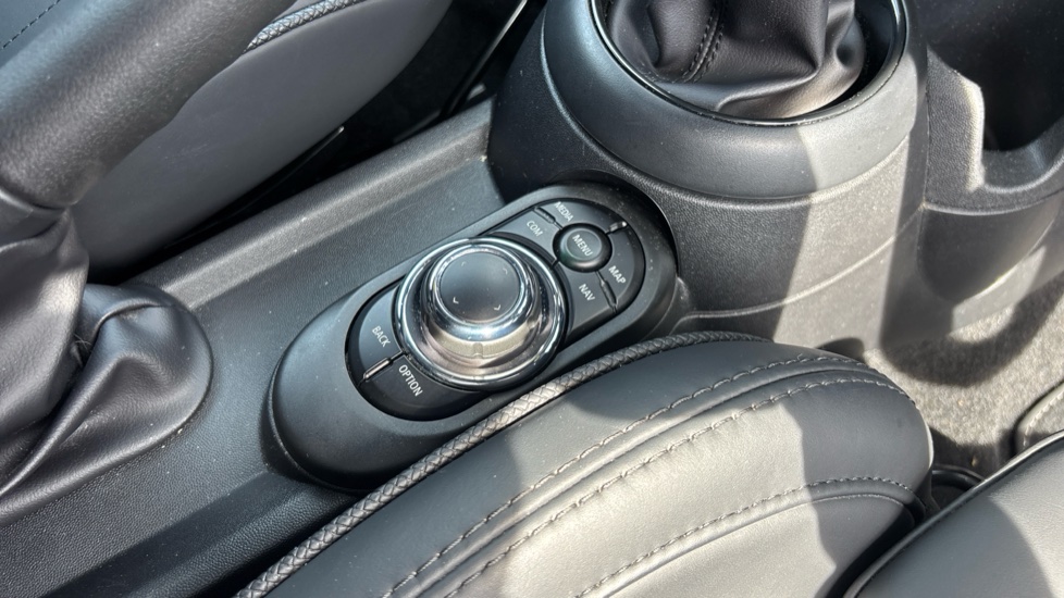 MINI Hatchback 2.0 Cooper S Exclusive 5dr [Comfort/Nav Pack] Petrol Hatchback - Image 19