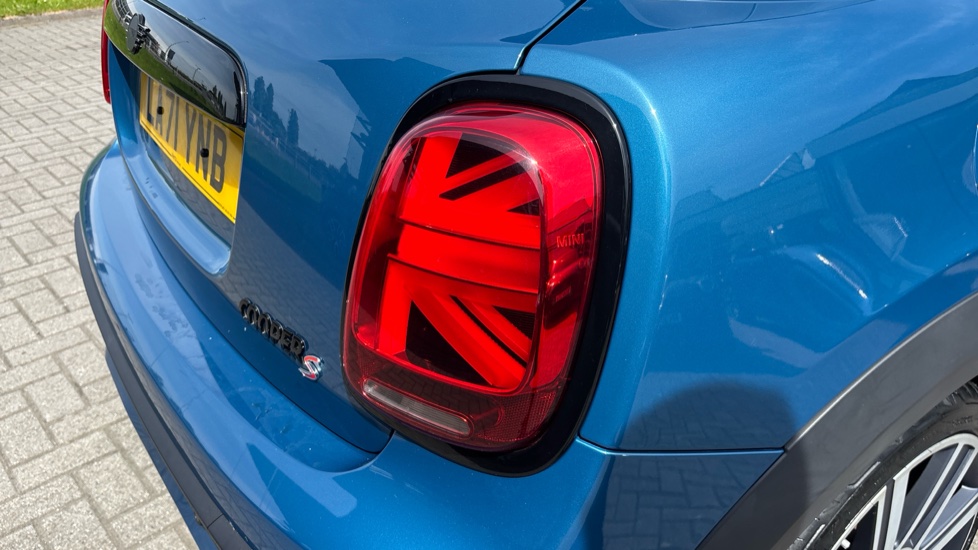 MINI Hatchback 2.0 Cooper S Exclusive 5dr [Comfort/Nav Pack] Petrol Hatchback - Image 22