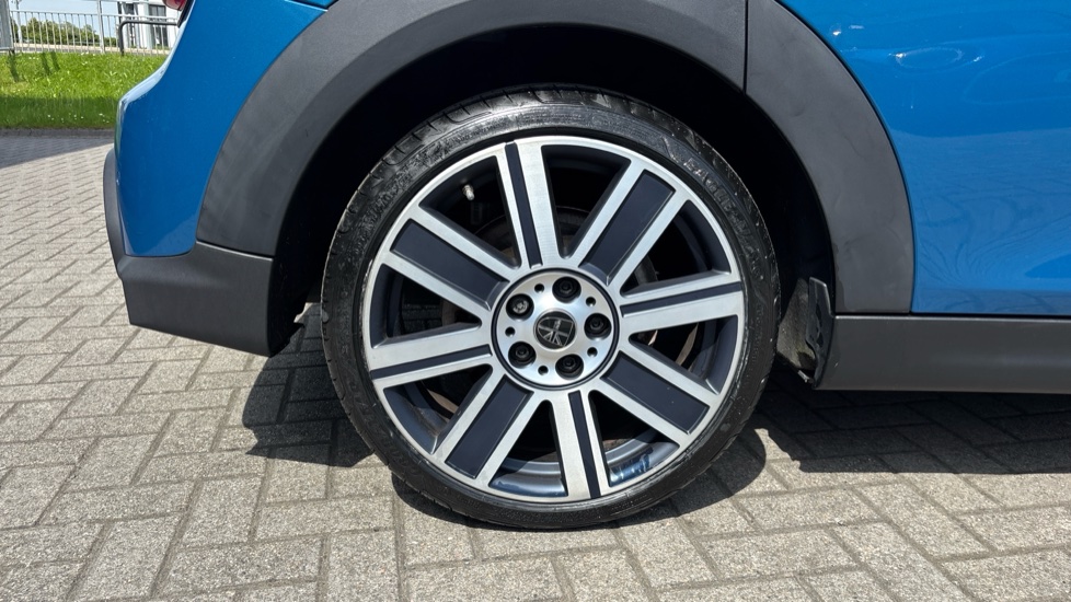 MINI Hatchback 2.0 Cooper S Exclusive 5dr [Comfort/Nav Pack] Petrol Hatchback - Image 27