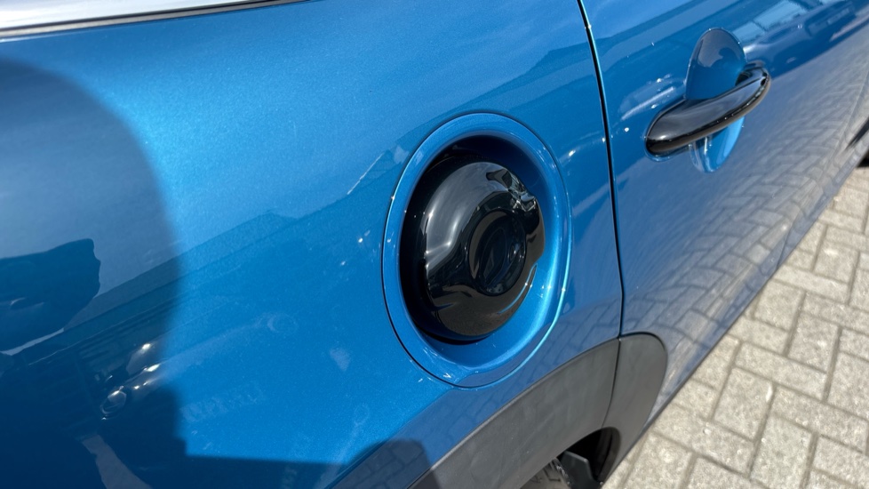 MINI Hatchback 2.0 Cooper S Exclusive 5dr [Comfort/Nav Pack] Petrol Hatchback - Image 28