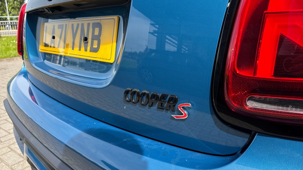 MINI Hatchback 2.0 Cooper S Exclusive 5dr [Comfort/Nav Pack] Petrol Hatchback - Image 30