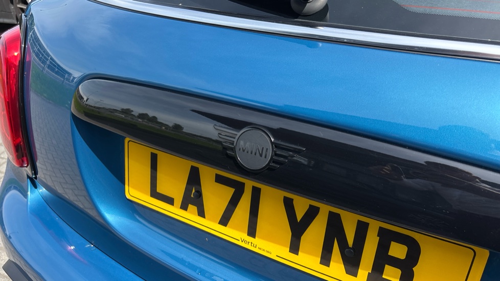 MINI Hatchback 2.0 Cooper S Exclusive 5dr [Comfort/Nav Pack] Petrol Hatchback - Image 31