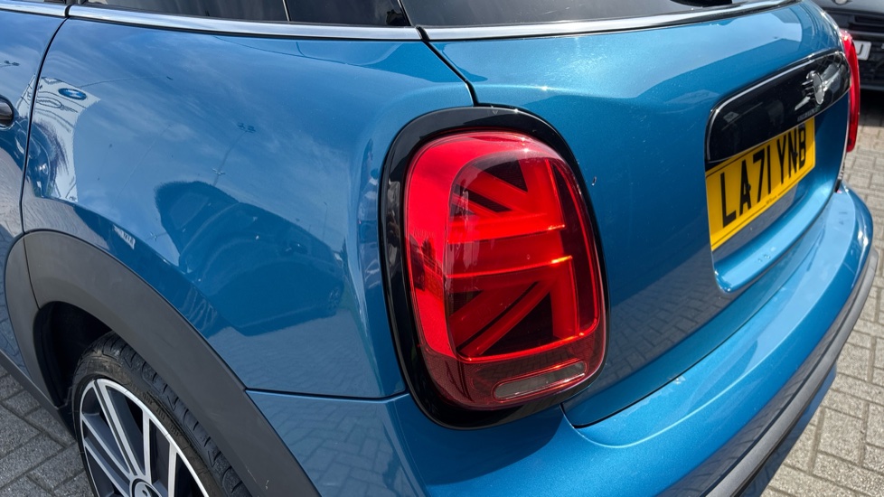 MINI Hatchback 2.0 Cooper S Exclusive 5dr [Comfort/Nav Pack] Petrol Hatchback - Image 32