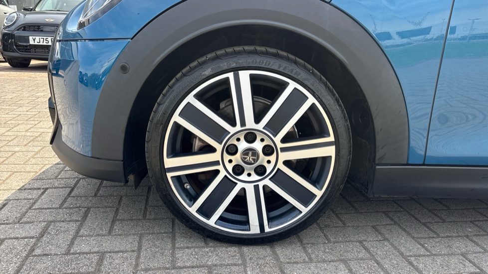 MINI Hatchback 2.0 Cooper S Exclusive 5dr [Comfort/Nav Pack] Petrol Hatchback - Image 35