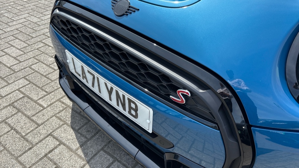 MINI Hatchback 2.0 Cooper S Exclusive 5dr [Comfort/Nav Pack] Petrol Hatchback - Image 37
