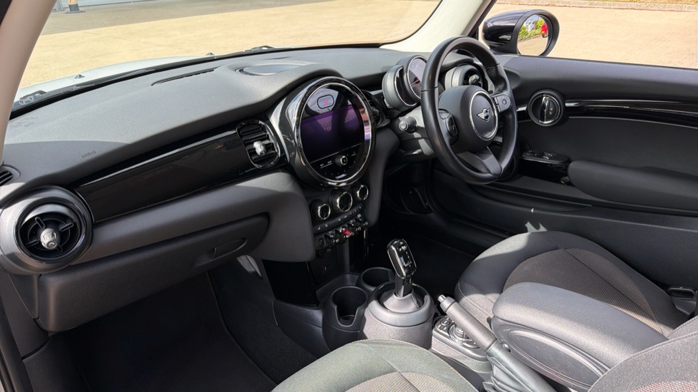 MINI Hatchback 1.5 Cooper Classic 3dr Auto [Comfort Pack] Petrol Hatchback - Image 7