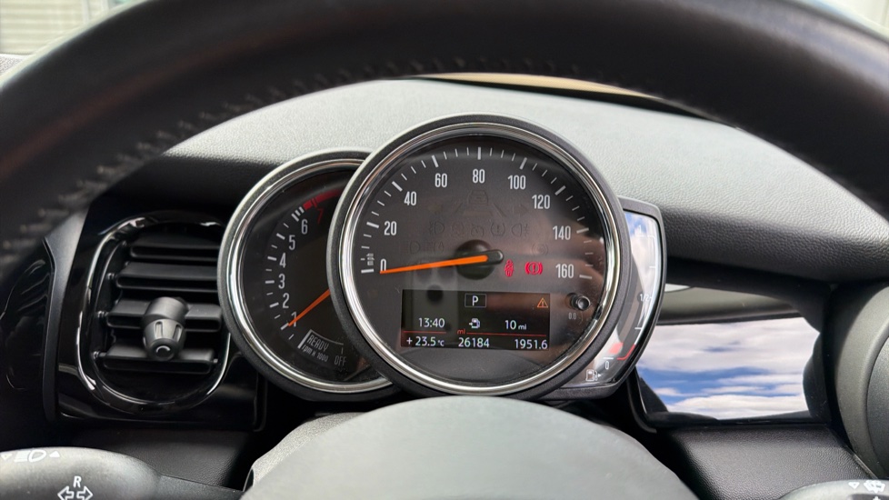 MINI Hatchback 1.5 Cooper Classic 3dr Auto [Comfort Pack] Petrol Hatchback - Image 9
