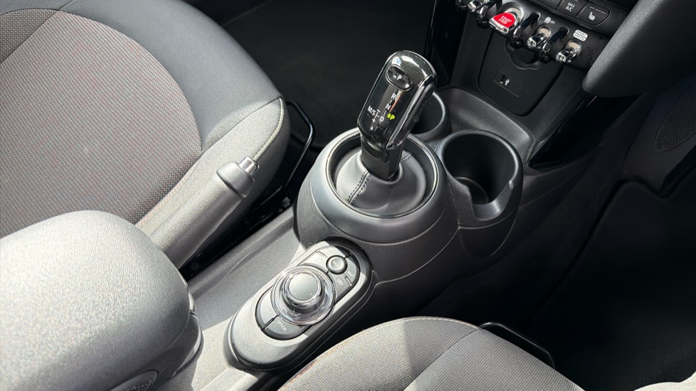 MINI Hatchback 1.5 Cooper Classic 3dr Auto [Comfort Pack] Petrol Hatchback - Image 10