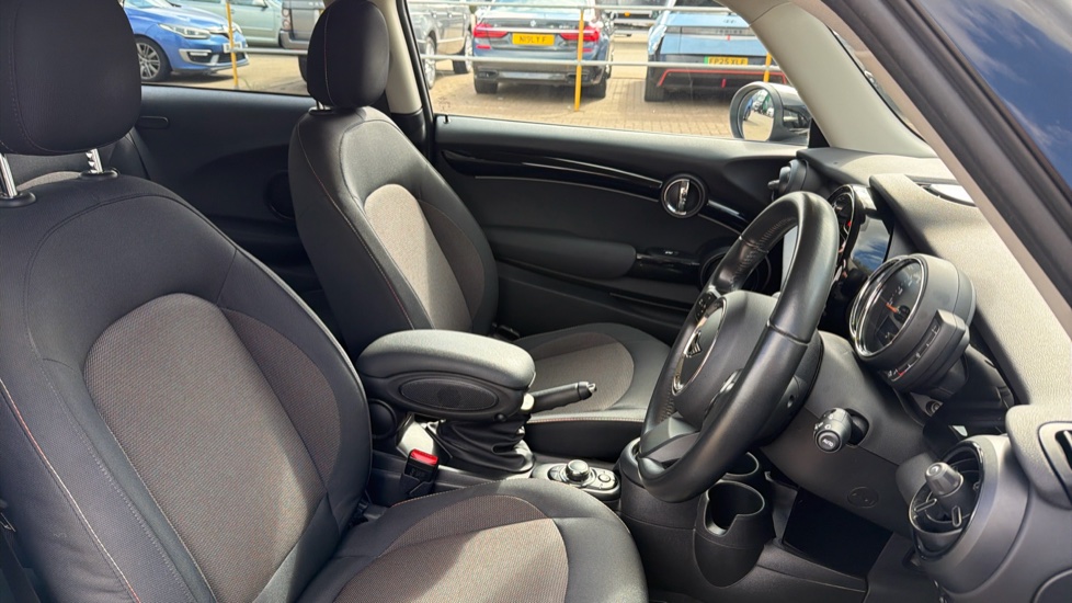 MINI Hatchback 1.5 Cooper Classic 3dr Auto [Comfort Pack] Petrol Hatchback - Image 11