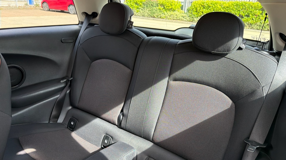 MINI Hatchback 1.5 Cooper Classic 3dr Auto [Comfort Pack] Petrol Hatchback - Image 12