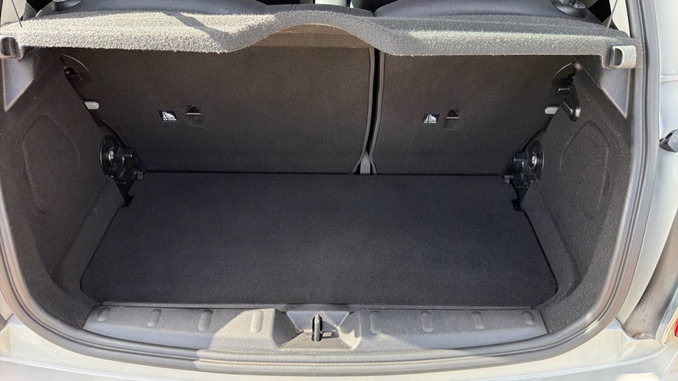 MINI Hatchback 1.5 Cooper Classic 3dr Auto [Comfort Pack] Petrol Hatchback - Image 13