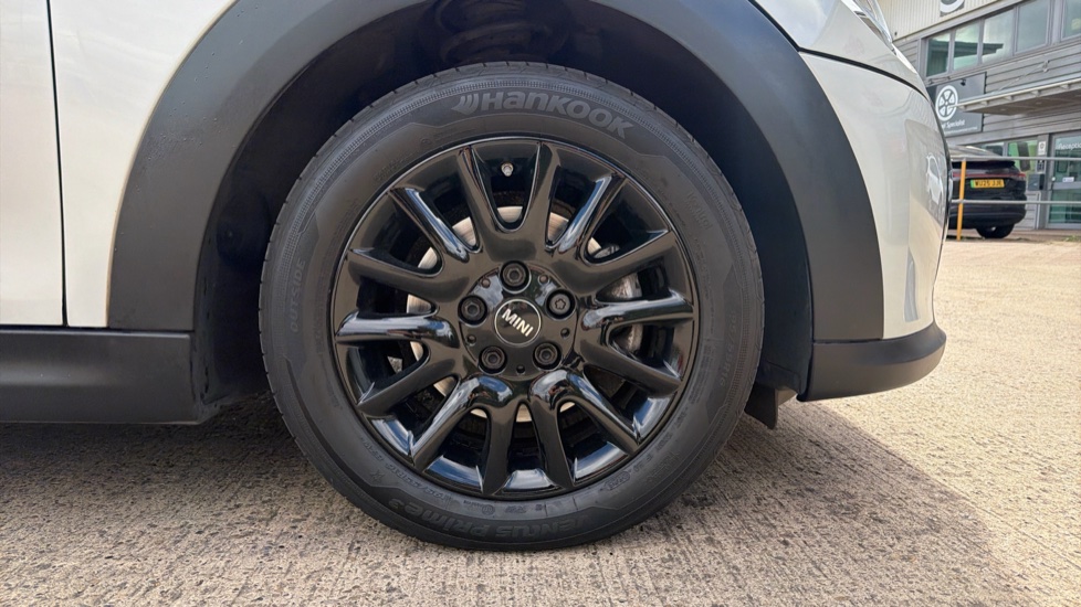 MINI Hatchback 1.5 Cooper Classic 3dr Auto [Comfort Pack] Petrol Hatchback - Image 14