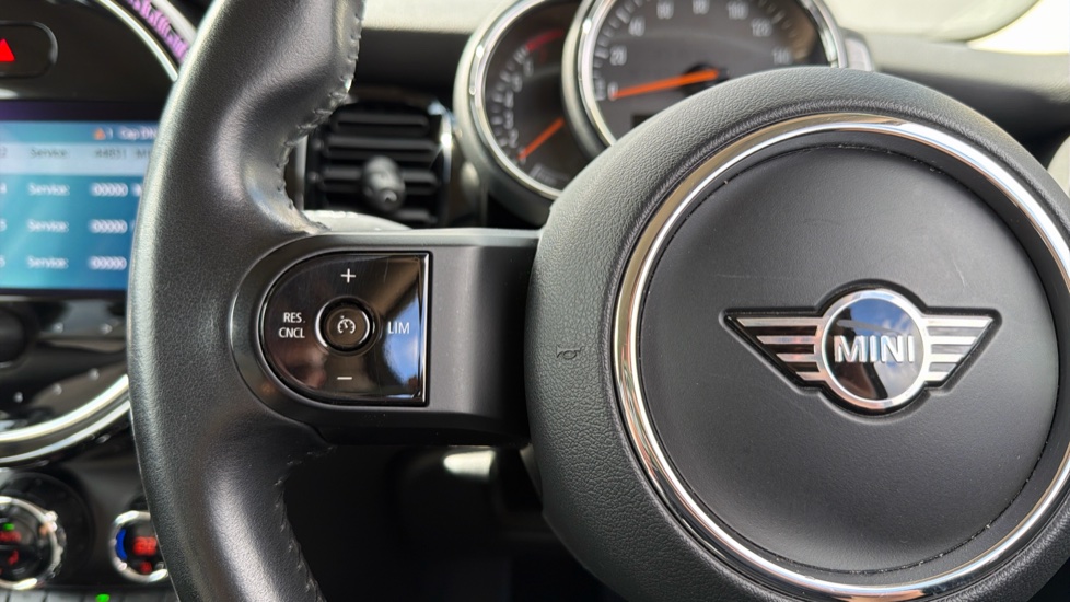 MINI Hatchback 1.5 Cooper Classic 3dr Auto [Comfort Pack] Petrol Hatchback - Image 17