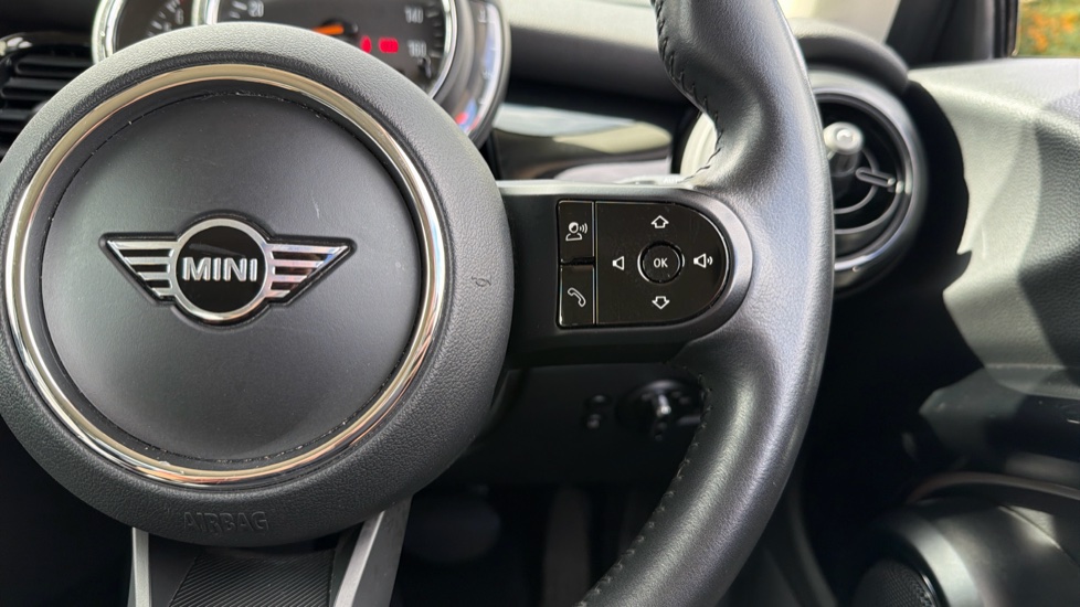 MINI Hatchback 1.5 Cooper Classic 3dr Auto [Comfort Pack] Petrol Hatchback - Image 18