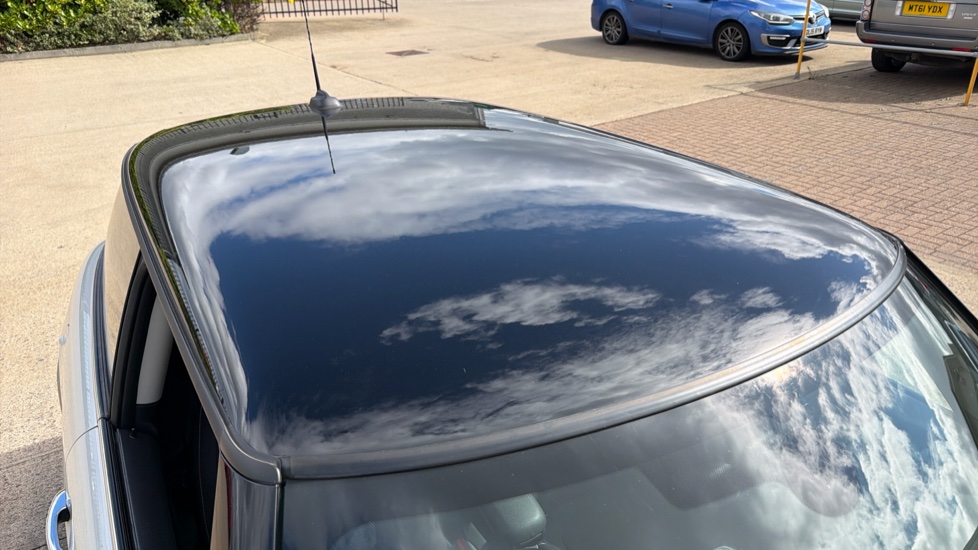 MINI Hatchback 1.5 Cooper Classic 3dr Auto [Comfort Pack] Petrol Hatchback - Image 21