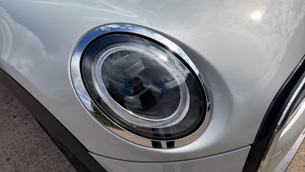 MINI Hatchback 1.5 Cooper Classic 3dr Auto [Comfort Pack] Petrol Hatchback - Image 23