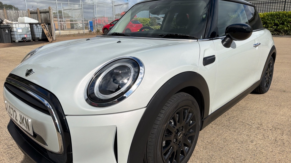 MINI Hatchback 1.5 Cooper Classic 3dr Auto [Comfort Pack] Petrol Hatchback - Image 24