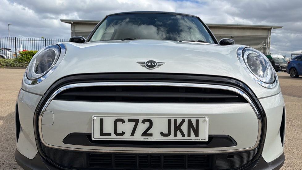 MINI Hatchback 1.5 Cooper Classic 3dr Auto [Comfort Pack] Petrol Hatchback - Image 25