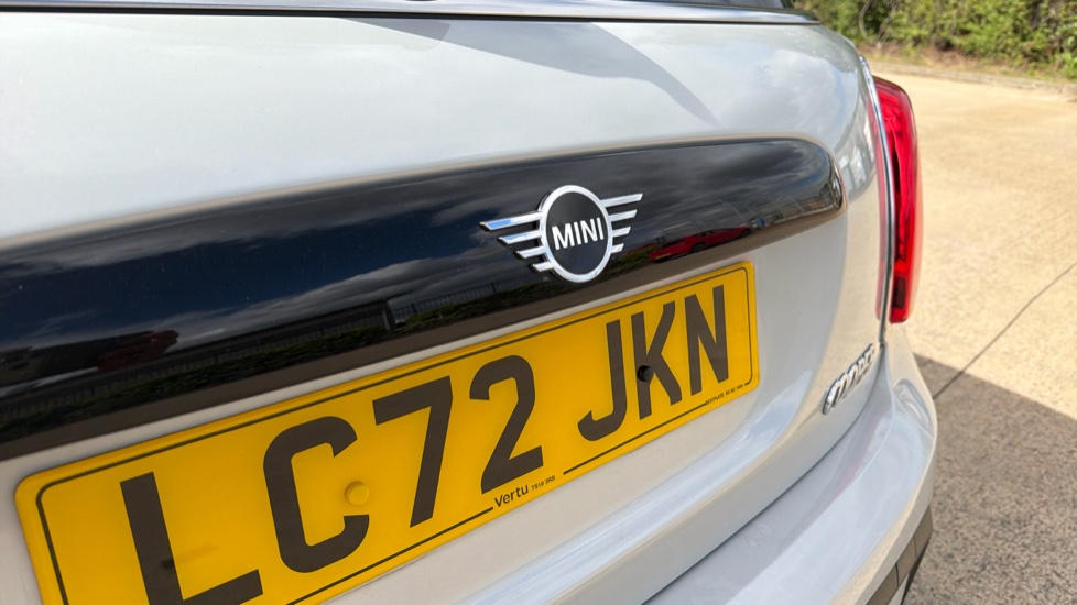 MINI Hatchback 1.5 Cooper Classic 3dr Auto [Comfort Pack] Petrol Hatchback - Image 31