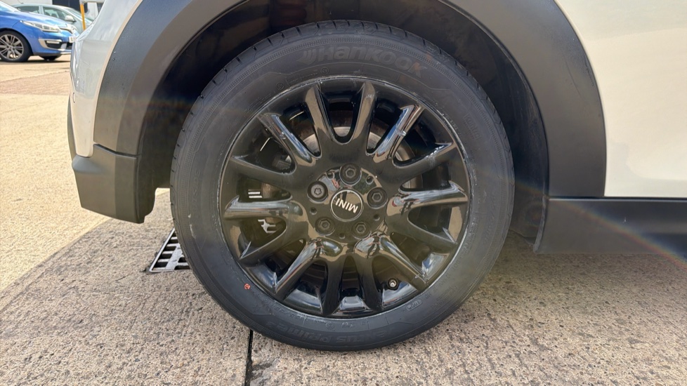 MINI Hatchback 1.5 Cooper Classic 3dr Auto [Comfort Pack] Petrol Hatchback - Image 33