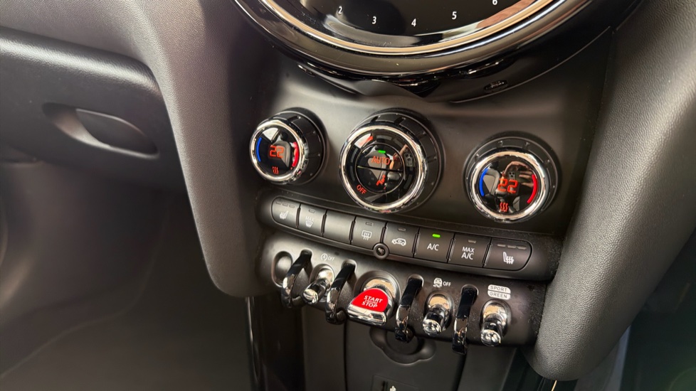 MINI Hatchback 1.5 Cooper Classic 3dr Auto [Comfort Pack] Petrol Hatchback - Image 48
