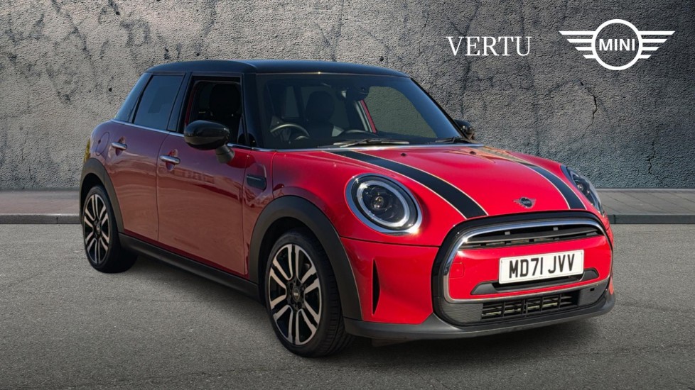 MINI Hatchback 1.5 Cooper Exclusive 5dr [Comfort/Nav Pack] Petrol Hatchback - Image 1