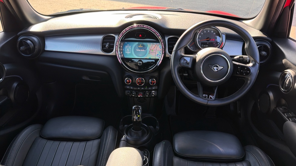 MINI Hatchback 1.5 Cooper Exclusive 5dr [Comfort/Nav Pack] Petrol Hatchback - Image 4