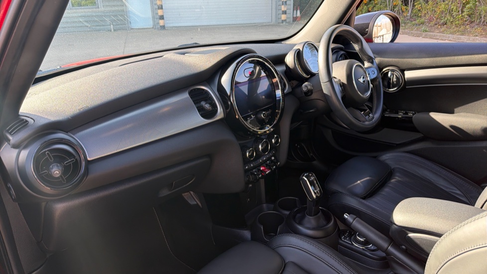 MINI Hatchback 1.5 Cooper Exclusive 5dr [Comfort/Nav Pack] Petrol Hatchback - Image 7