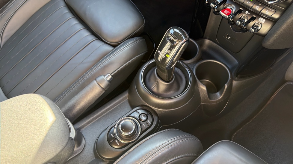 MINI Hatchback 1.5 Cooper Exclusive 5dr [Comfort/Nav Pack] Petrol Hatchback - Image 10
