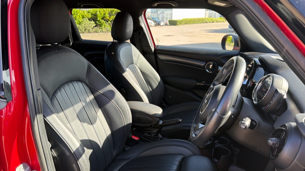MINI Hatchback 1.5 Cooper Exclusive 5dr [Comfort/Nav Pack] Petrol Hatchback - Image 11