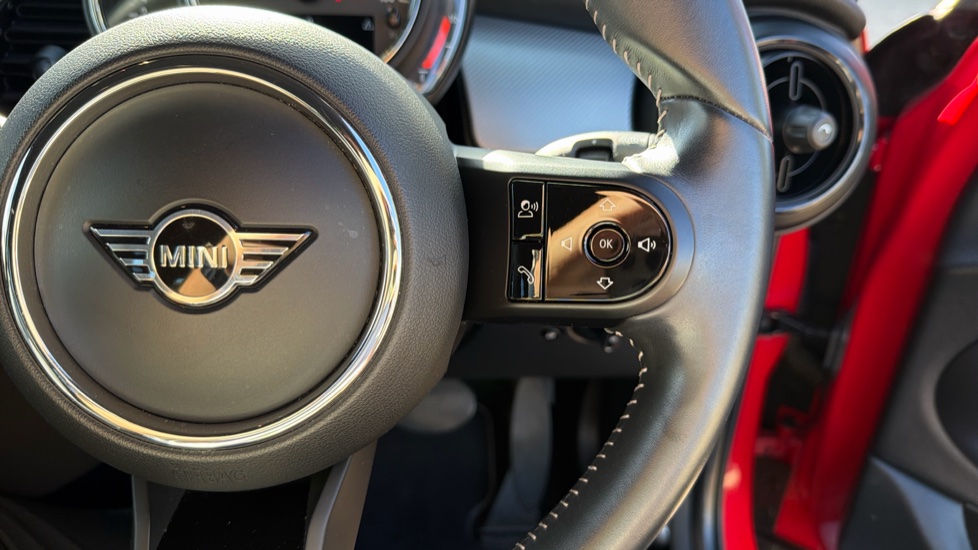MINI Hatchback 1.5 Cooper Exclusive 5dr [Comfort/Nav Pack] Petrol Hatchback - Image 18