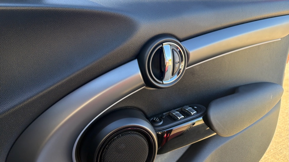 MINI Hatchback 1.5 Cooper Exclusive 5dr [Comfort/Nav Pack] Petrol Hatchback - Image 20