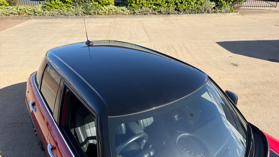 MINI Hatchback 1.5 Cooper Exclusive 5dr [Comfort/Nav Pack] Petrol Hatchback - Image 21