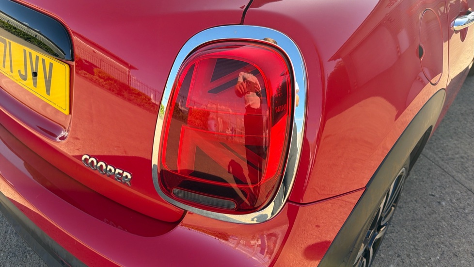 MINI Hatchback 1.5 Cooper Exclusive 5dr [Comfort/Nav Pack] Petrol Hatchback - Image 22