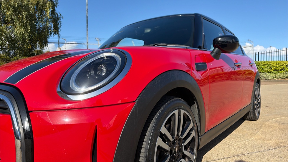 MINI Hatchback 1.5 Cooper Exclusive 5dr [Comfort/Nav Pack] Petrol Hatchback - Image 24