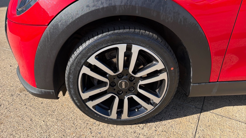 MINI Hatchback 1.5 Cooper Exclusive 5dr [Comfort/Nav Pack] Petrol Hatchback - Image 27