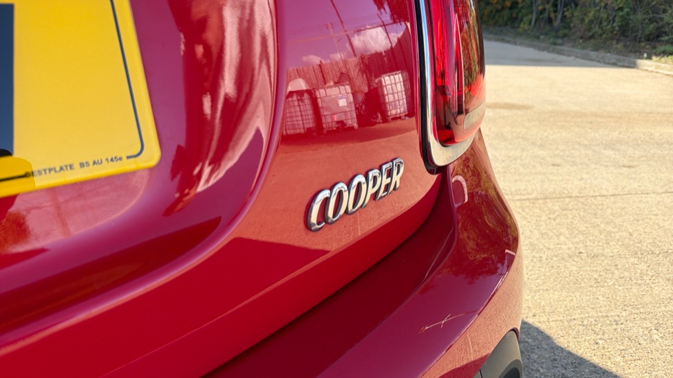 MINI Hatchback 1.5 Cooper Exclusive 5dr [Comfort/Nav Pack] Petrol Hatchback - Image 30