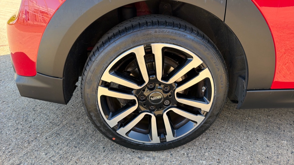 MINI Hatchback 1.5 Cooper Exclusive 5dr [Comfort/Nav Pack] Petrol Hatchback - Image 31