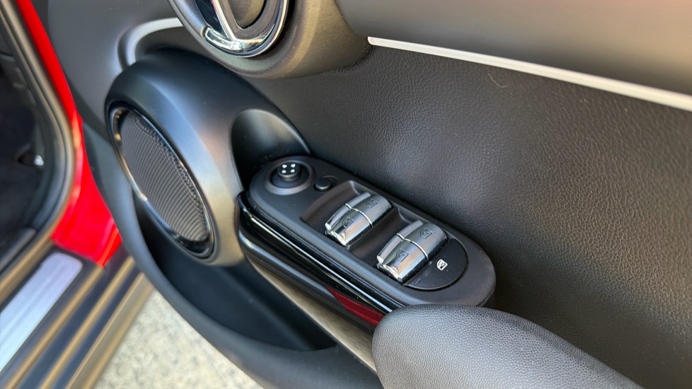 MINI Hatchback 1.5 Cooper Exclusive 5dr [Comfort/Nav Pack] Petrol Hatchback - Image 34