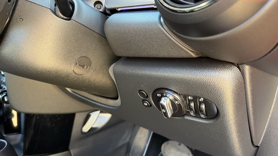 MINI Hatchback 1.5 Cooper Exclusive 5dr [Comfort/Nav Pack] Petrol Hatchback - Image 35