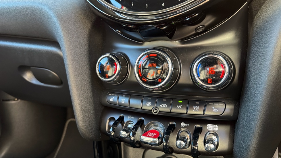 MINI Hatchback 1.5 Cooper Exclusive 5dr [Comfort/Nav Pack] Petrol Hatchback - Image 47