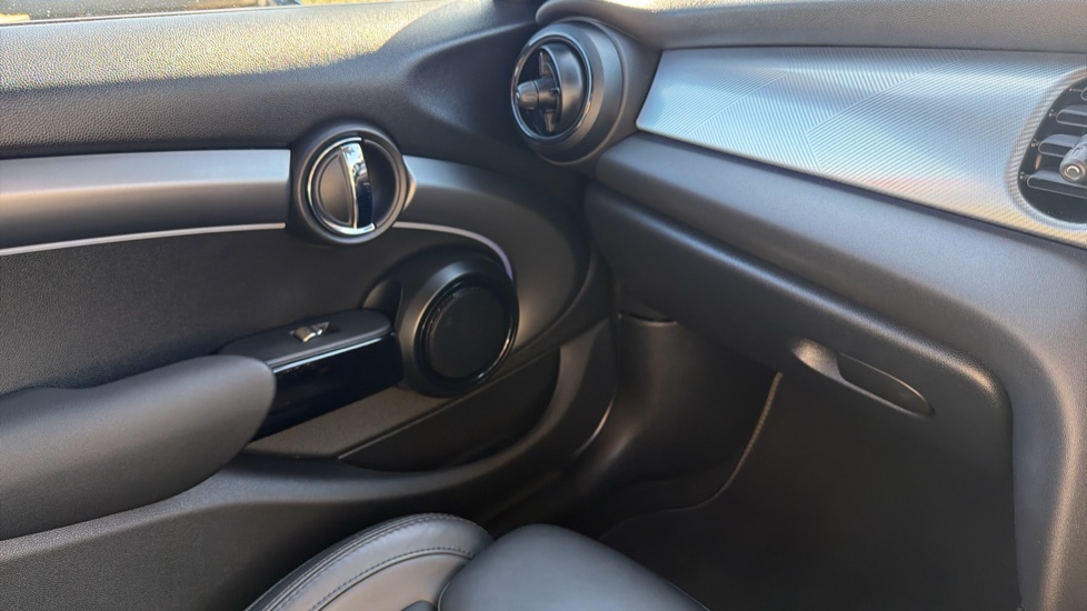 MINI Hatchback 1.5 Cooper Exclusive 5dr [Comfort/Nav Pack] Petrol Hatchback - Image 49